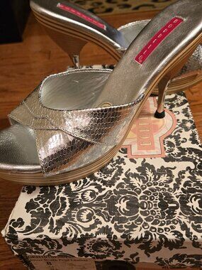 Bordello Genie "Polly" Shoe, Silver Size 8, Brand New in Box